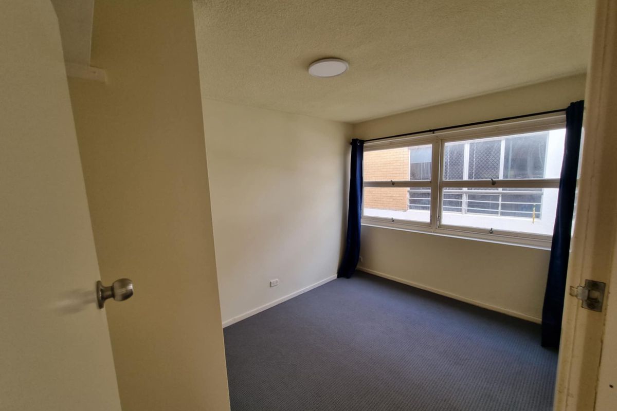 1 / 25 Watson Esplanade, Surfers Paradise