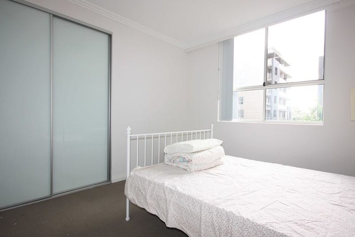 E113 / 81-86 Courallie Avenue, Homebush West