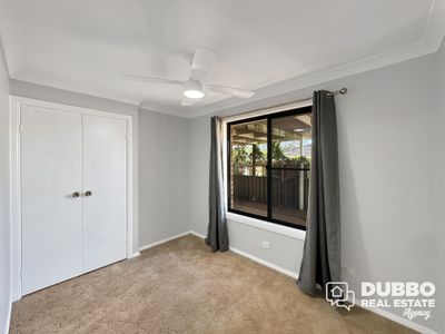 28 John Glenn Place, Dubbo
