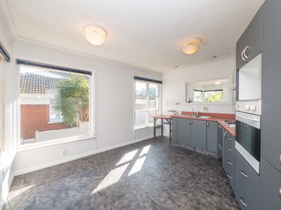 83 Easther Crescent, Kew