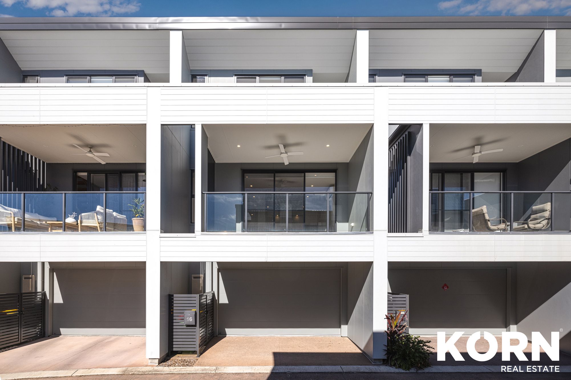 16 Outrigger Circuit, Hope Island