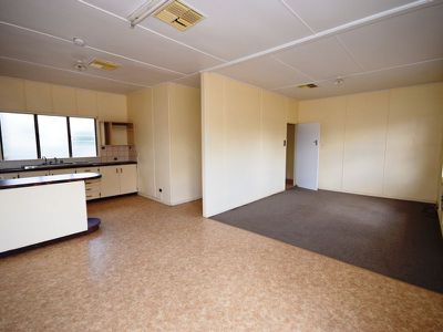 100 Crane Street, Longreach