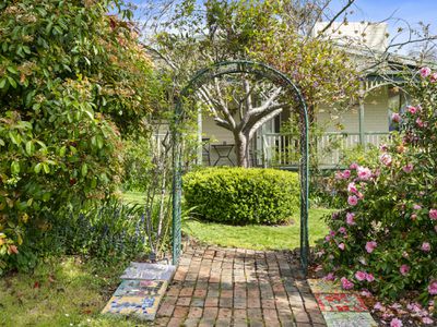 8524 Channel Highway, Woodstock
