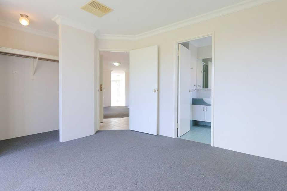 10 Bluefields Parkway , Port Kennedy
