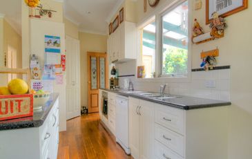 6 Paul Grove, Beaconsfield Upper