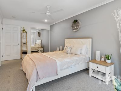 18 / 27 Rain Tree Glen, Coombabah