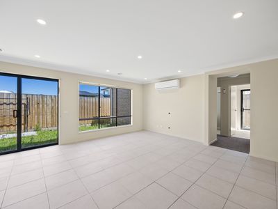 24 Woolly Parade, Clyde North