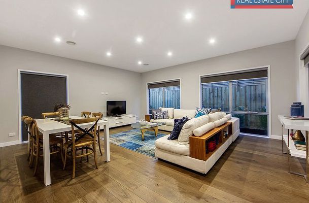 44 Perugia Avenue, Greenvale