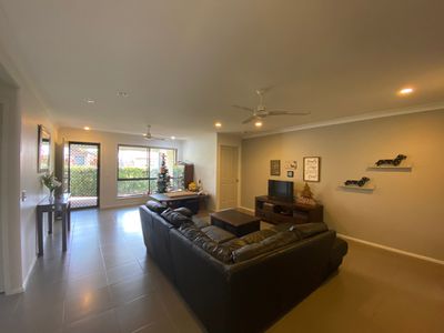 130 / 230 Pulgul Street, Urangan