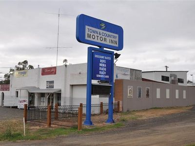 15 Parkes Rd, Forbes