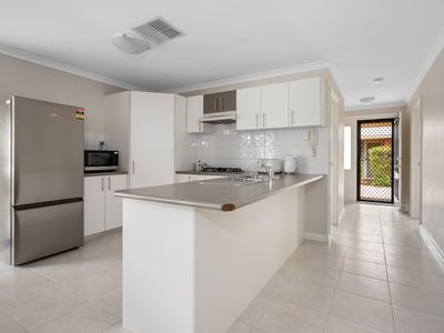 2 / 7 Bull Way, Somerville
