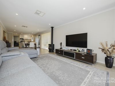 32 Carr Crescent, Warwick