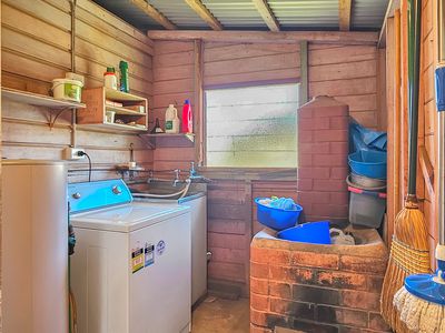 6 Golf Links Road, Atherton
