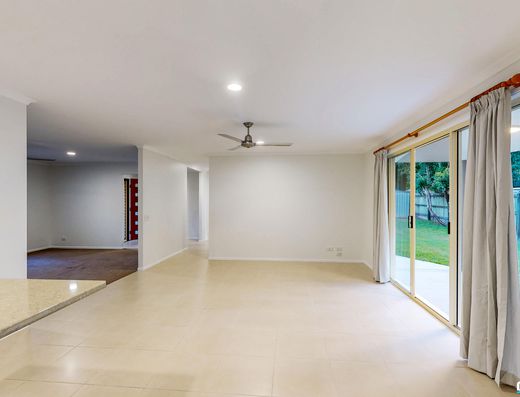 Spacious Family Living Opposite Tewantin Golf Course image 8