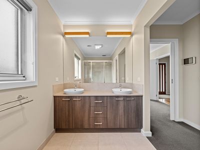 23 Mills Crescent, Port Fairy