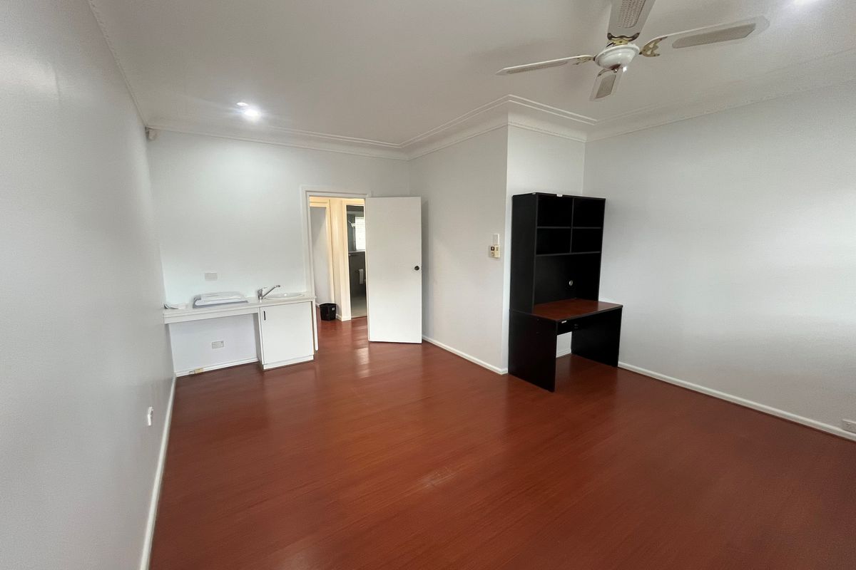 74 Kareena Road, Miranda