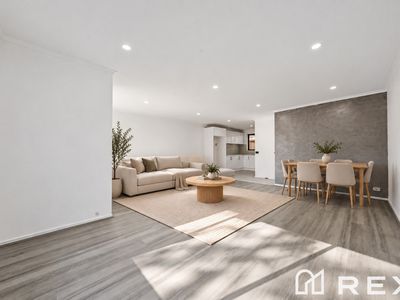 5 / 16 Heywood Crescent, Cranbourne North