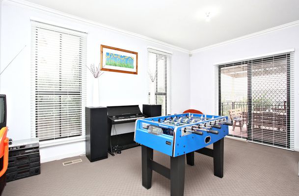 15 Dunfermline Ave, Greenvale