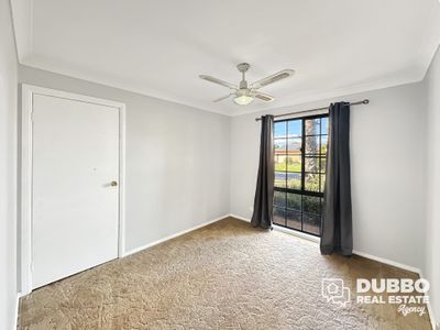 28 John Glenn Place, Dubbo