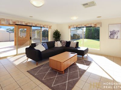 16 Burnett Street, Horsham