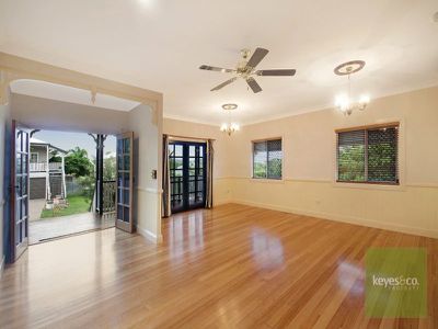 8 Blue Gum Place, Douglas