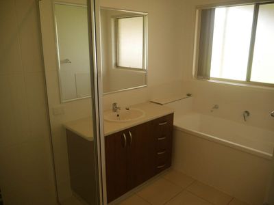106-108 Rosella Parade, Kingaroy