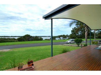 42 Lakeside Drive, Eden