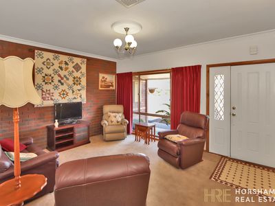 2 / 8 Ashwin Close, Horsham