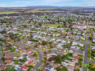 9 Felstead Avenue, Horsham