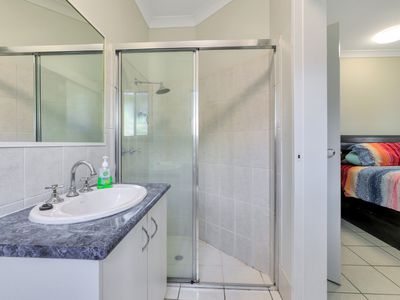 11 Buckingham Street, Gunn