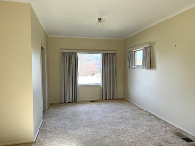 87 McNabb Crescent, Griffith