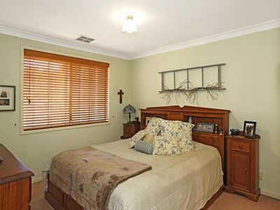 2 Novara Cres, Como