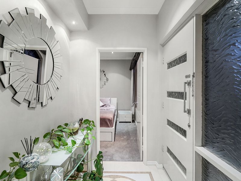 35A Hartfield Way, Westminster