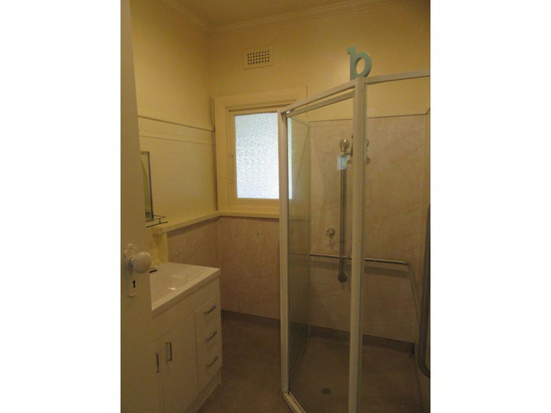 10 Clonard Avenue, Geelong West