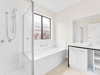 13 Beechtree Way, Cranbourne North