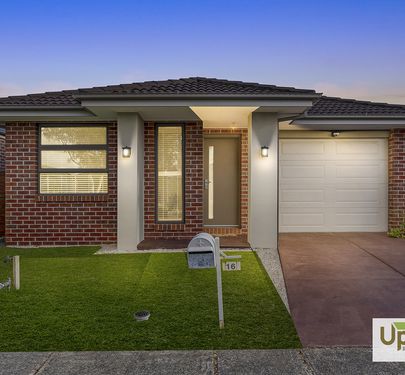 16 Elodea Way, Cranbourne North