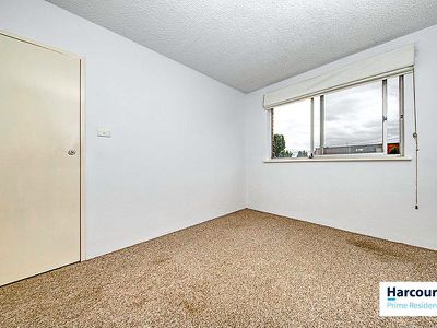 1 / 30 Trinculo Place, Queanbeyan
