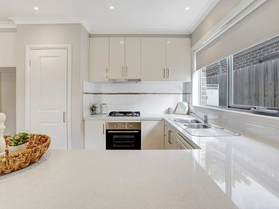 2 / 11 Boundary Road, Newcomb