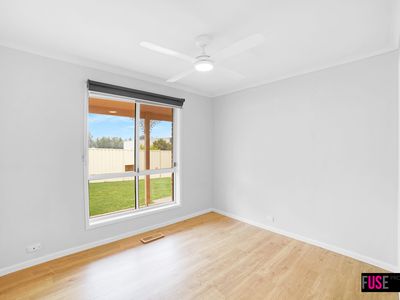 8 Hazel Street, Oaks Estate