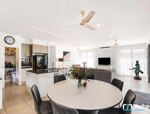 Stylish & Spacious Living in Old Tewantin image 5 Stylish & Spacious Living in Old Tewantin image 5