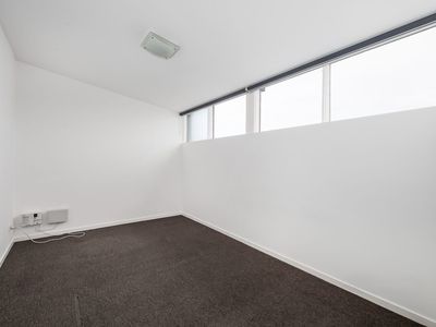 4 / 12 Market Road , Werribee