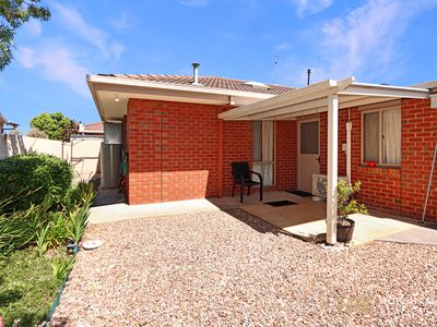 2 / 5 George Street, Horsham