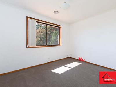 9 Macnamara Place, Chisholm