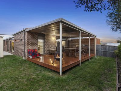 69 Village Green Drive, Leopold