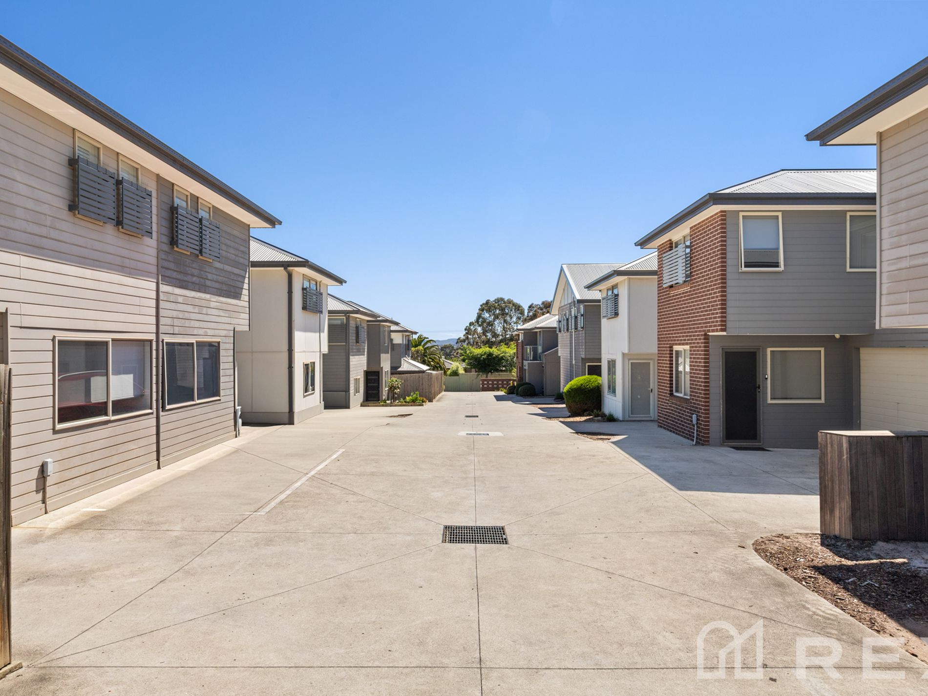 16 Sunshine Court, Hampton Park