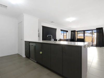 18 Baroness Road , Baldivis