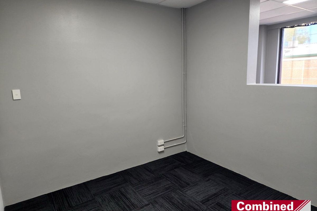 1 / 4 Shaw Road, Ingleburn