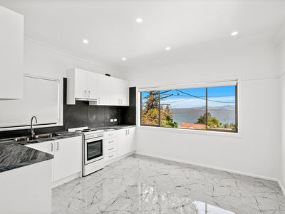 372 Northcliffe, Lake Heights