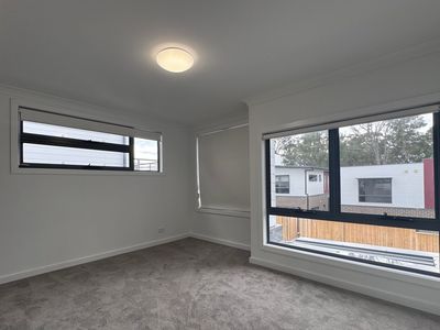 5 Calamvale Glade, Riverstone