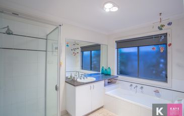 4 Castle Court, Beaconsfield
